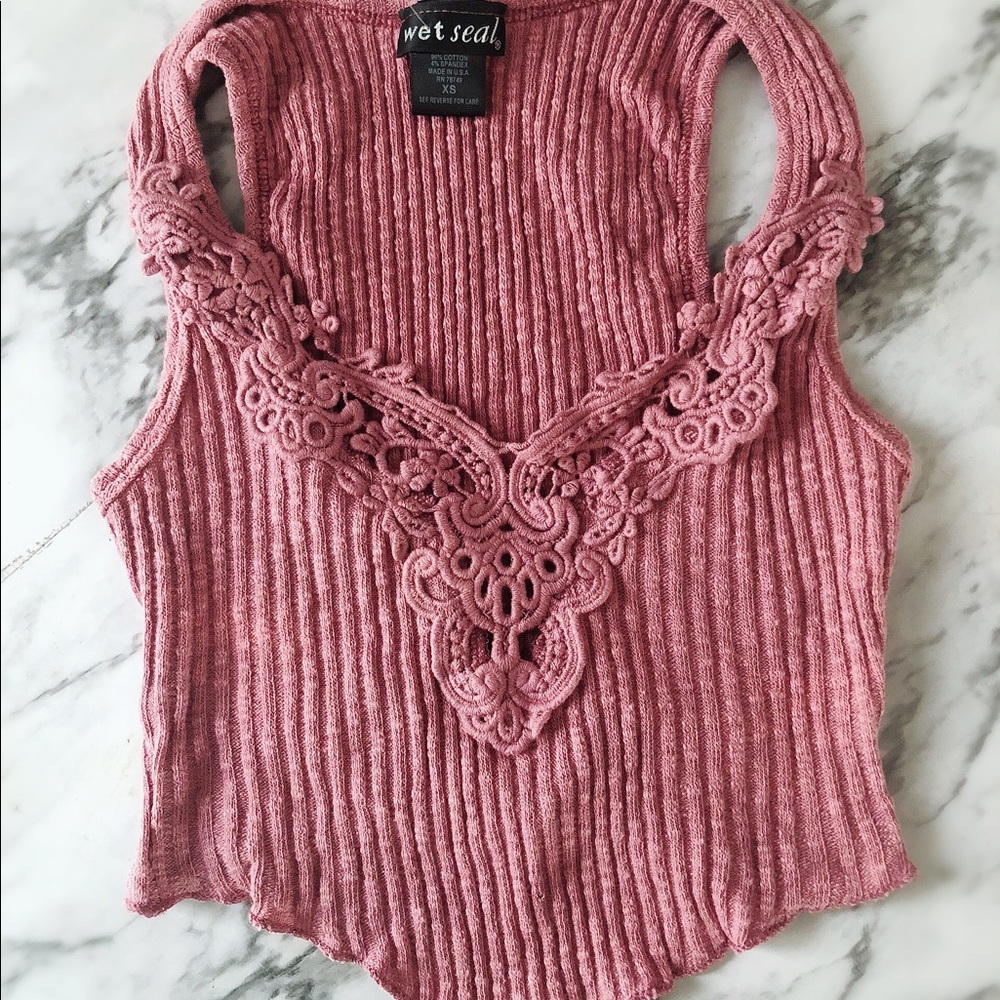 Blush ribbed crop top 🖤